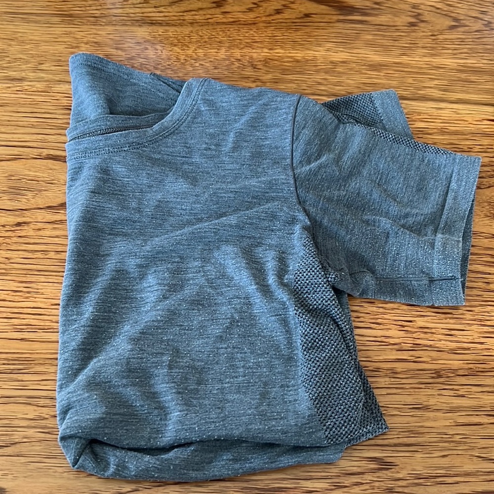 Grey lululemon top